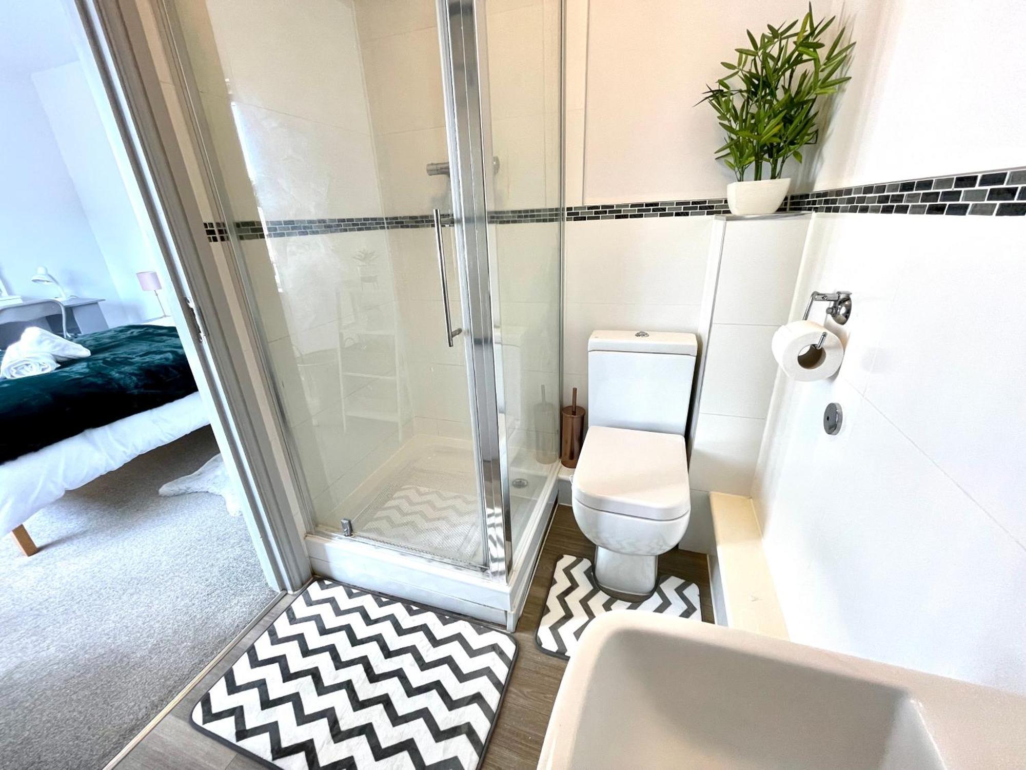 Stylish Cosy And Bright Apartment - Fantastic Location - Perfect For Business Or Solo Travellers Bishop's Stortford Exterior photo