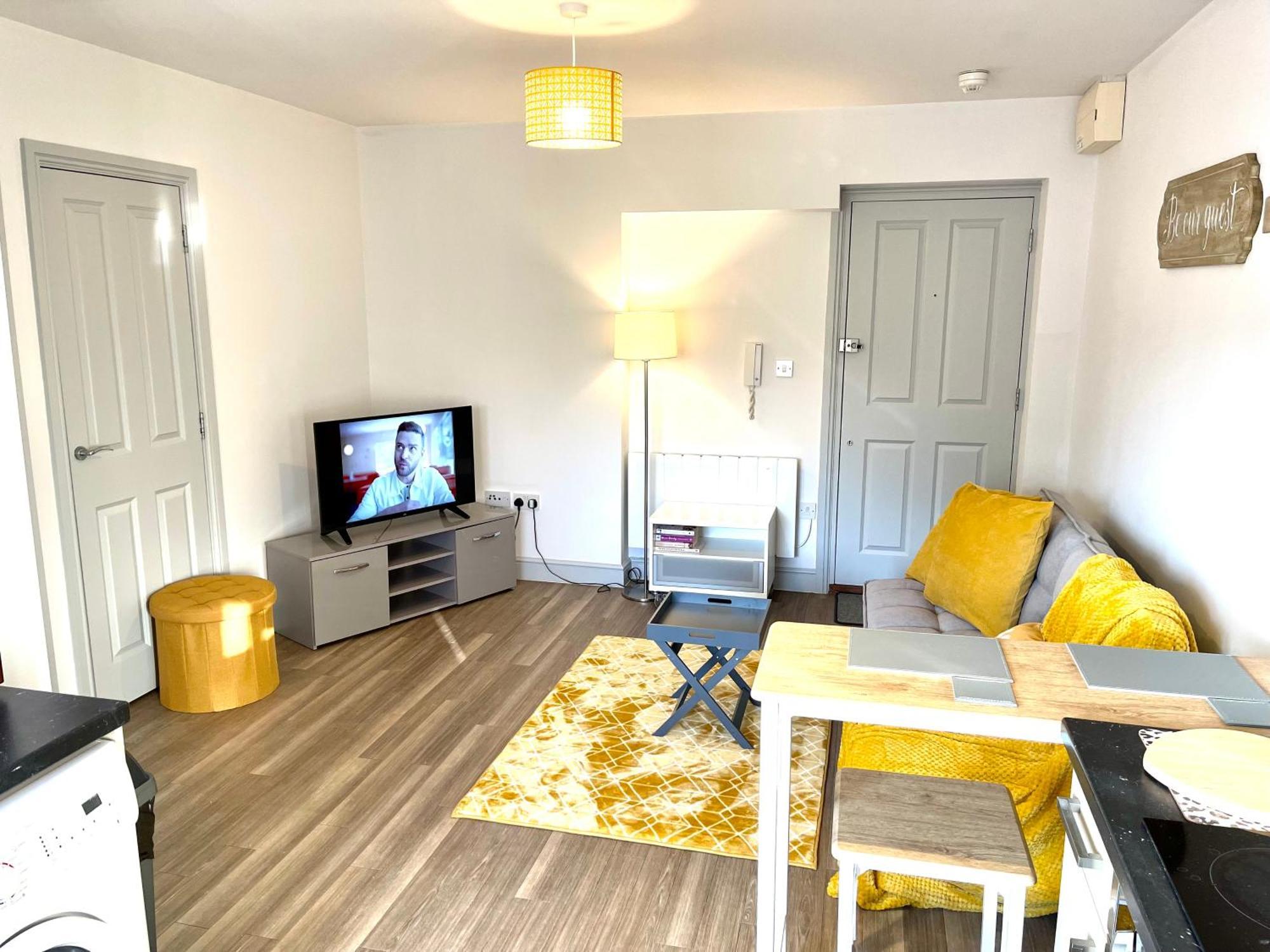 Stylish Cosy And Bright Apartment - Fantastic Location - Perfect For Business Or Solo Travellers Bishop's Stortford Exterior photo